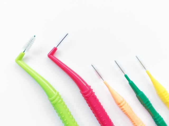 歯間ブラシの頻度はどれほどが最適？正しい使い方を伝授